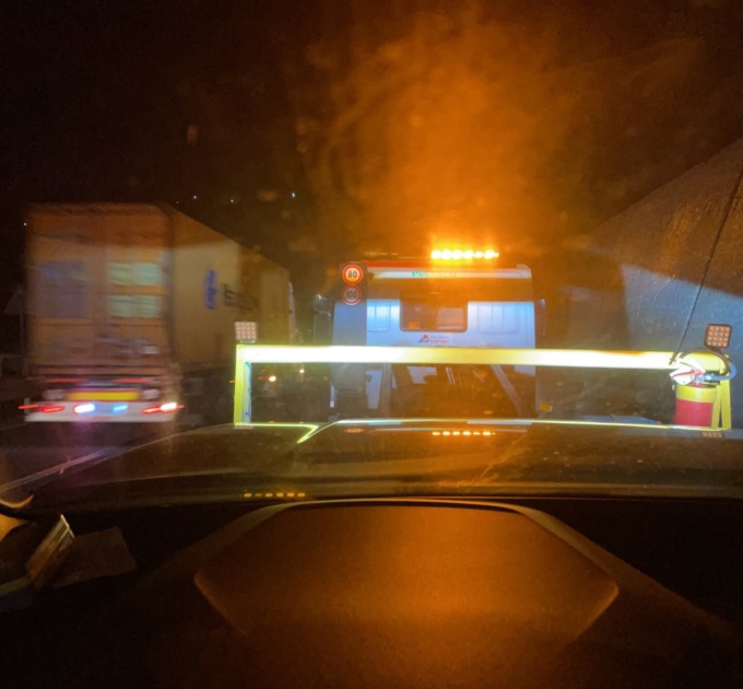 Arriva all’ospedale in carroattrezzi pur di fare la terza dose di vaccino