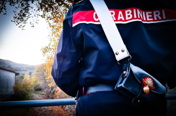 Scattava foto “hot” alle ragazze al parco: denunciato