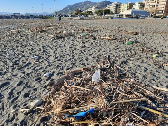 I giovani volontari di “puliAMO i sentieri” ripuliranno la foce del fiume Entella