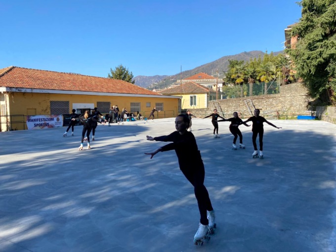 Taglio del nastro per la pista di pattinaggio