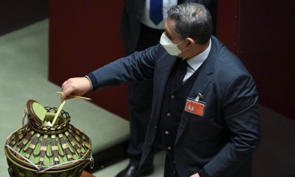 Quirinale, terza fumata nera. Toti: "Accelerare i tempi"