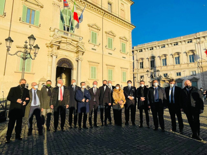 Toti e i governatori italiani chiedono a Mattarella di restare