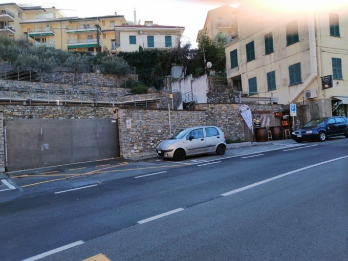 “Ci risiamo, la fermata Bus dal benzinaio a Zoagli lato Rapallo è nuovamente tolta”