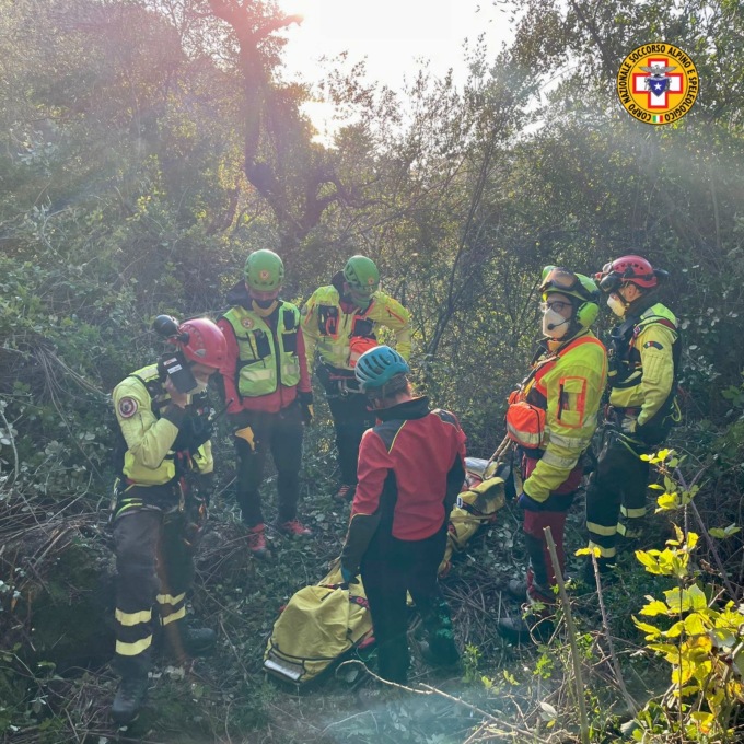 Donna in trauma cranico nel bosco, interviene l’elisoccorso