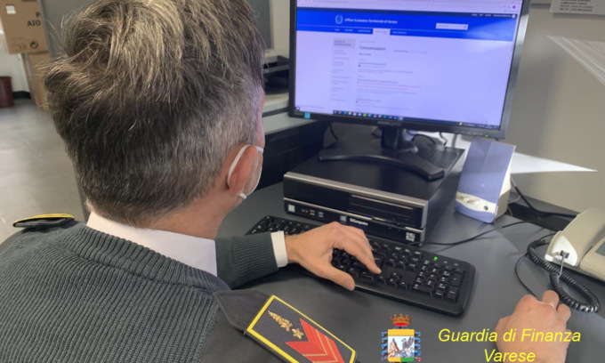 Insegnava da 21 anni con una laurea da 110 e lode falsa: le hanno sequestrato 350mila euro