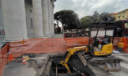 Scavi sotto il pronao della cattedrale per pulire le condotte