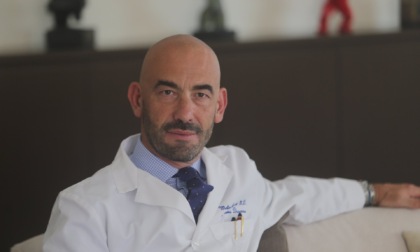 Matteo Bassetti: "Tra vaccini e variante Omicron raggiungeremo l'immunità di gregge"