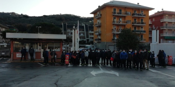 Sciopero alla Hi-Lex contro i licenziamenti