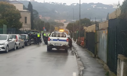 Incidente in viale San Pio X, auto finisce contro una cancellata