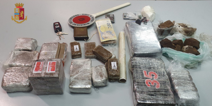 Sequestrati 18 kg di droga, arrestati tre pusher: rifornivano clienti e piccoli spacciatori