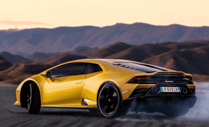 Auto e ville di lusso…ma con il reddito di cittadinanza