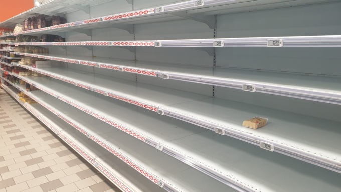 Guerra e caro gasolio: supermercati e benzinai presi d’assalto