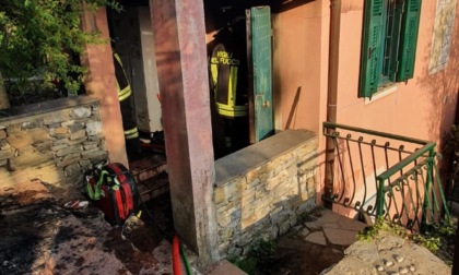 Incendio in un'abitazione: muoiono tre cagnolini