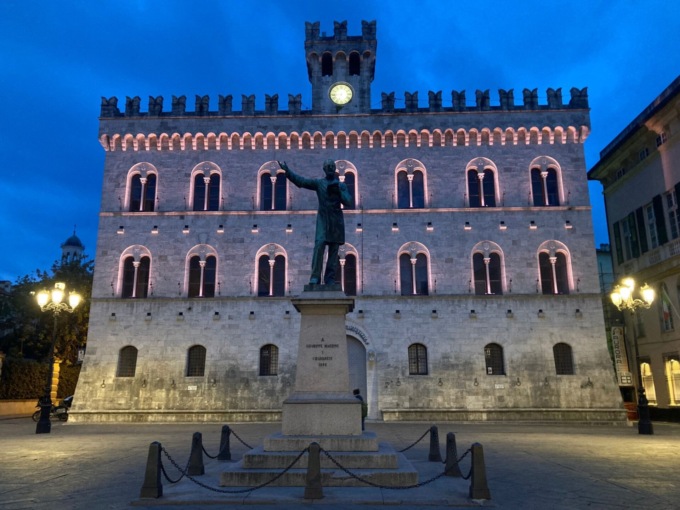 Il Palazzo della Cittadella si illumina di lilla