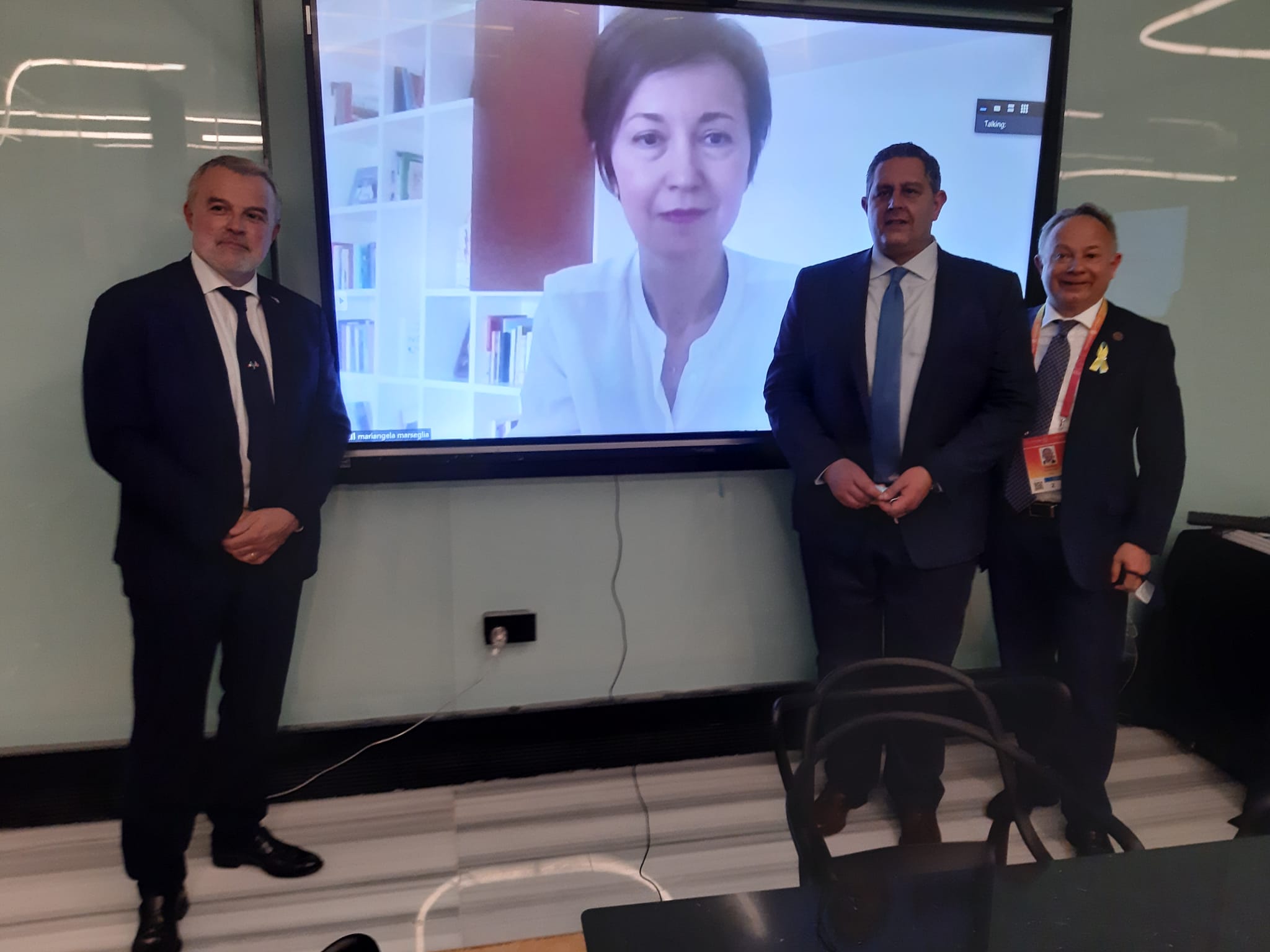 accordo amazon - presidente ICE Ferro, presidente Toti e ass Benveduti con Mariangela Marseglia, VP & Country Manager Amazon.it e Amazon.es