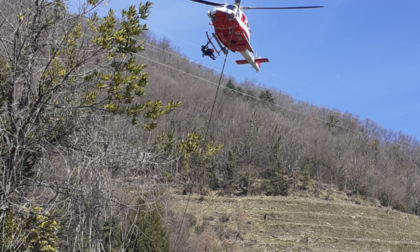 Si rovescia con il trattore, 70enne grave al San Martino