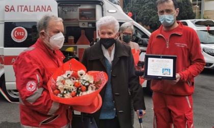 Un'ambulanza in memoria di Monteguardia morto nell'esplosione di una nave