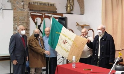 Consegnata la storica bandiera della Brigata Longhi