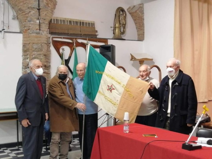Consegnata la storica bandiera della Brigata Longhi