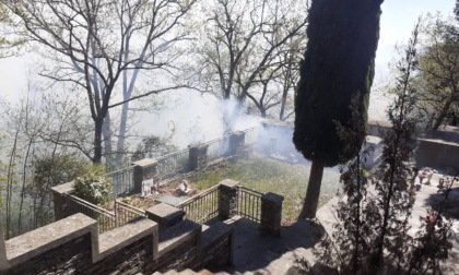 Incendio sulle alture di Chiavari, vigili del fuoco in azione