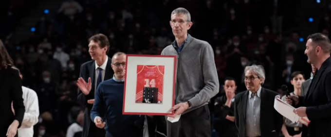 Basket, Pesaro ritira la maglia numero 14 del cogornese Ario Costa