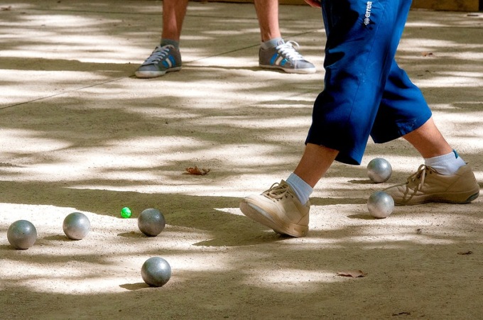 Gara di Poule con otto quadrette in via della Né, oggi giovedì 16 luglio il torneo di bocce