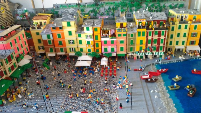Ricostruita con 100mila Lego la piazzetta di Portofino