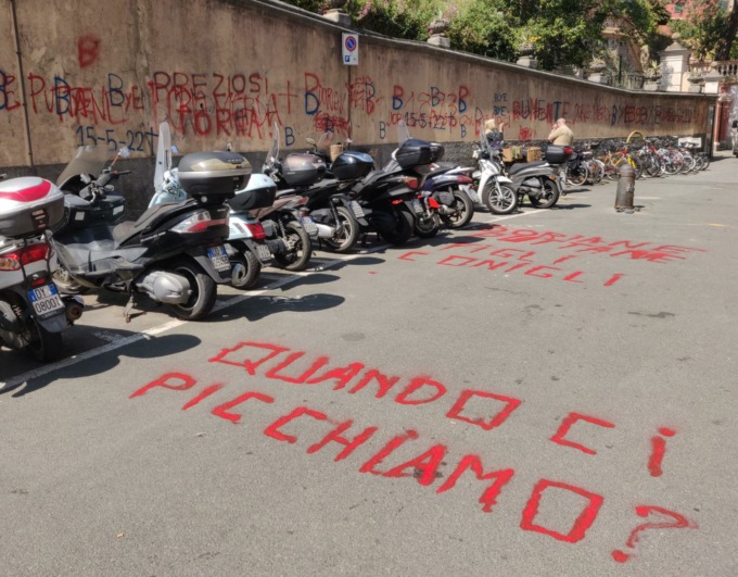 Sfottò per la retrocessione del Genoa, arriva la risposta rossoblù