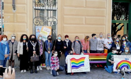 Un anno di Panchina Arcobaleno a Lavagna, arriva flash mob e non solo