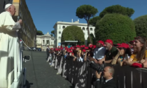 Il Papa ai cresimandi genovesi: "Chi nu cianze nu tetta"