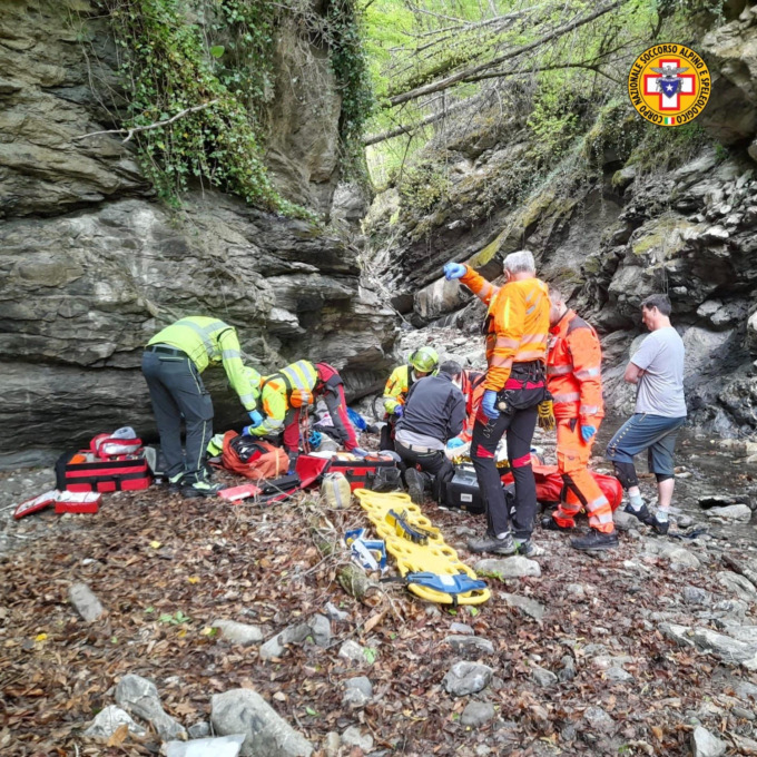 È morto il biker di 46 anni caduto da un dirupo