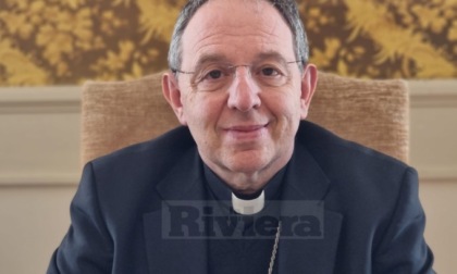 Troppe discussioni e pochi requisiti: vescovo Sanremo sospende i padrini da battesimi e cresime