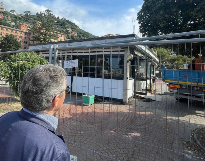 Bar abusivo sul lungomare, via alla demolizione