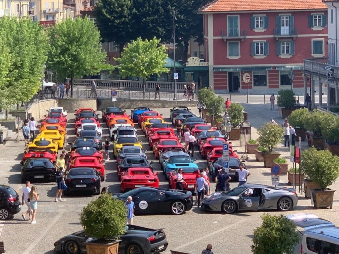 Dalle Langhe a Sanremo sessanta Supercar Ferrari, Lamborghini e Porsche per la Targa Sobrero – LA GALLERY