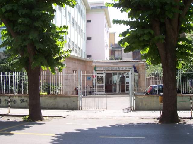 Addio allo storico bidello Lorenzo Costa
