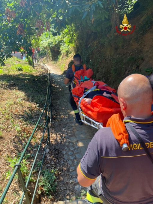 Malore sul sentiero, soccorsa dai Vigili del Fuoco