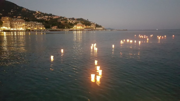 Feste di luglio a Rapallo, torna la tradizione dei lumini in mare