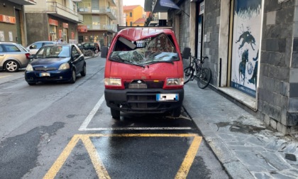 Vedova si getta dal terrazzo, ricoverata in gravi condizioni