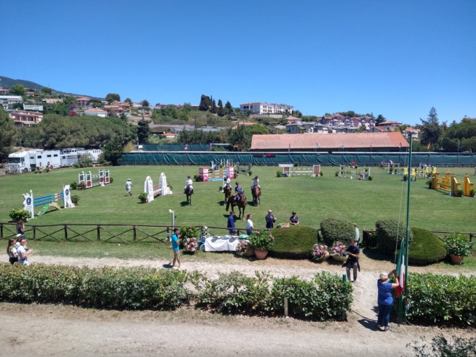 Salto ostacoli, amazzoni e cavalieri rapallesi al concorso internazionale di Sanremo