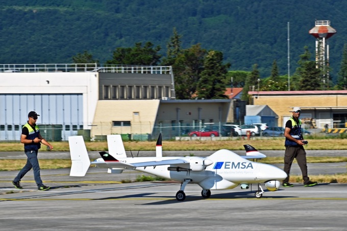 Un drone militare per studiare delfini e balene