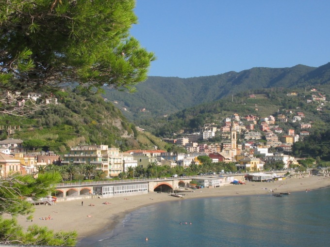 Riprendono le visite al centro storico di Moneglia