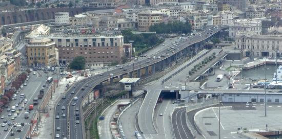 Tragico incidente in Sopraelevata, muore giovane