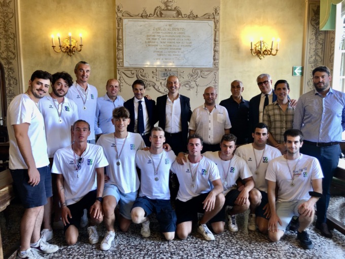 Chiavari Nuoto, premiata la prima squadra maschile di pallanuoto