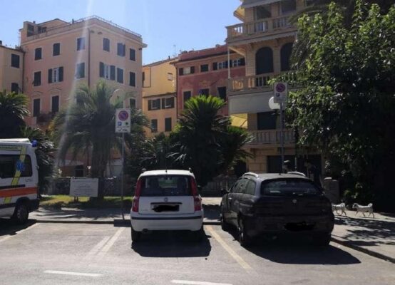 “Togliere i parcheggi riservati alla giunta e riservarli ai disabili”