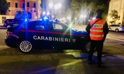 Aggredisce capotreno e carabinieri, arrestato 20enne