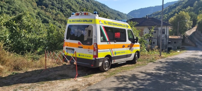 Brutto taglio alla gamba, bimbo soccorso nel bosco