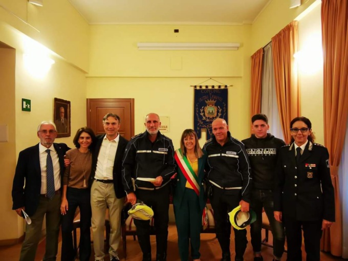 Salvarono due anziani coniugi da un incendio, encomio a due agenti della Municipale