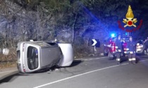 Paura a Moconesi: auto taglia una curva e si ribalta