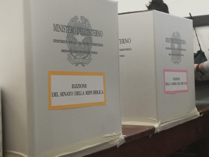 Elezioni politiche, urne aperte