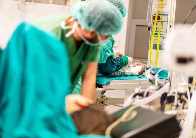 Bimbo muore un anno dopo la mamma deceduta durante il parto